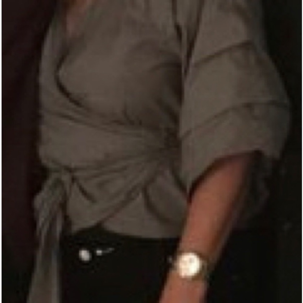 Beautiful Blouse Ruffle Sleeves - Picture 3 of 8